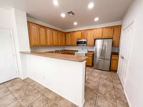 Kitchen - 5865 E Holmes Ave, Mesa, AZ 85206 photo 1 of 5