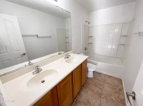 Bath - 5865 E Holmes Ave, Mesa, AZ 85206 photo 3 of 5
