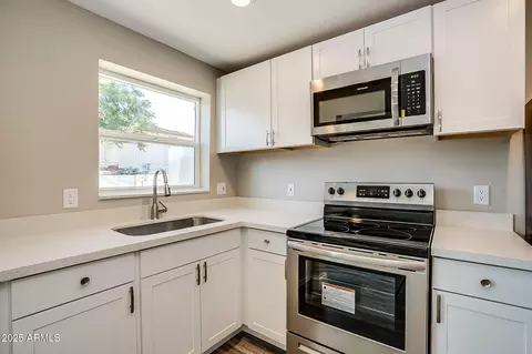 Kitchen - 211 S Doran --, Mesa, AZ 85204 photo 6 of 8