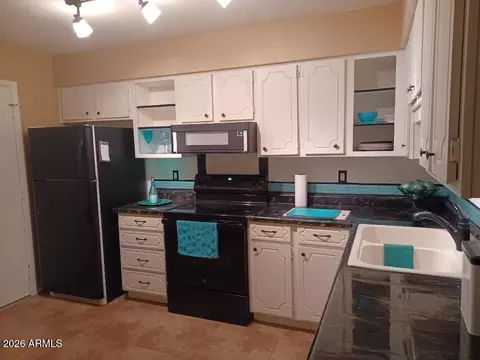 Kitchen - 4328 E Capri Ave #176, Mesa, AZ 85206 photo 1 of 2