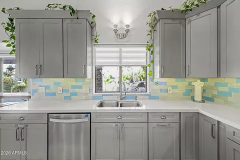 Kitchen - 1734 E Queen Palm Dr, Gilbert, AZ 85234 photo 3 of 6