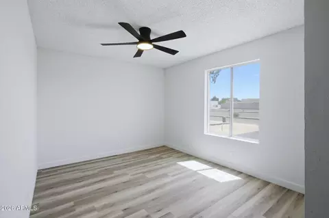 Bedroom - 4036 W Thunderbird Rd, Phoenix, AZ 85053 photo 2 of 3