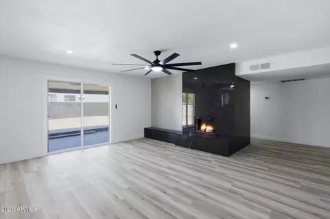Living - 4036 W Thunderbird Rd, Phoenix, AZ 85053 photo 1 of 4