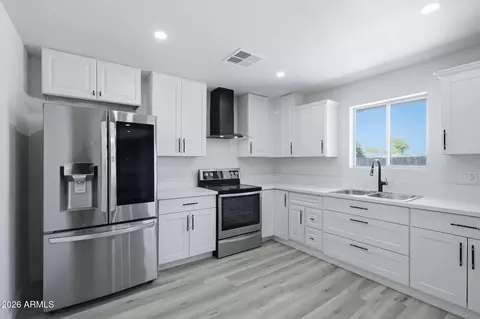 Kitchen - 4036 W Thunderbird Rd, Phoenix, AZ 85053 photo 1 of 3