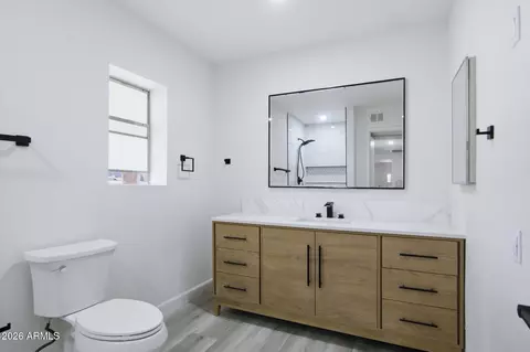 Bath - 4036 W Thunderbird Rd, Phoenix, AZ 85053 photo 3 of 4
