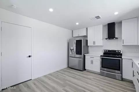 Kitchen - 4036 W Thunderbird Rd, Phoenix, AZ 85053 photo 2 of 3