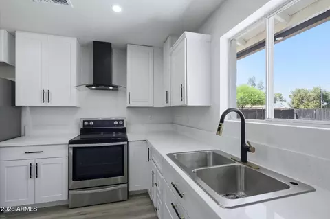Kitchen - 4036 W Thunderbird Rd, Phoenix, AZ 85053 photo 3 of 3