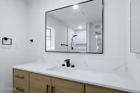 Bath - 4036 W Thunderbird Rd, Phoenix, AZ 85053 photo 4 of 4