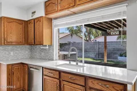 Kitchen - 971 E Lobster Trap Ln, Tempe, AZ 85283 photo 2 of 3