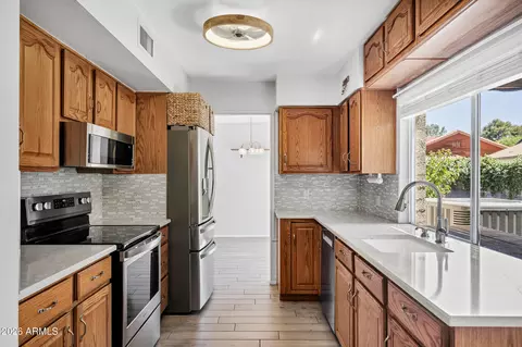 Kitchen - 971 E Lobster Trap Ln, Tempe, AZ 85283 photo 1 of 3