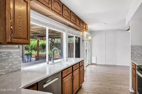 Kitchen - 971 E Lobster Trap Ln, Tempe, AZ 85283 photo 3 of 3