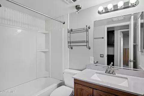 Bath - 971 E Lobster Trap Ln, Tempe, AZ 85283 photo 2 of 3