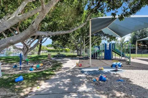 View/Area - 971 E Lobster Trap Ln, Tempe, AZ 85283 photo 5 of 21