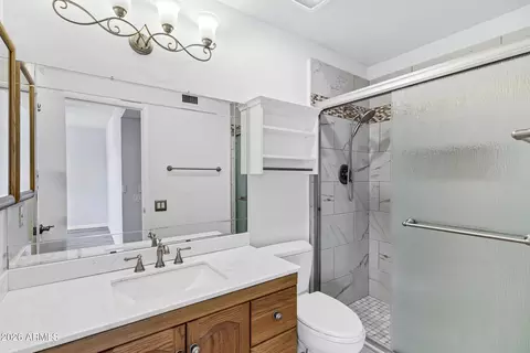 Bath - 971 E Lobster Trap Ln, Tempe, AZ 85283 photo 3 of 3