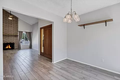 Dining - 971 E Lobster Trap Ln, Tempe, AZ 85283 photo 1 of 2