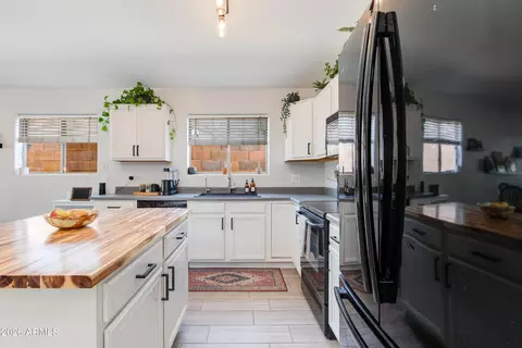 Kitchen - 1018 N 90th Cir, Mesa, AZ 85207 photo 1 of 2