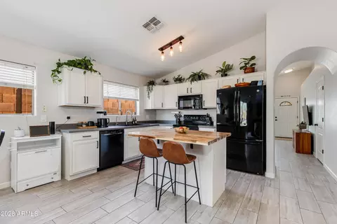 Kitchen - 1018 N 90th Cir, Mesa, AZ 85207 photo 2 of 2