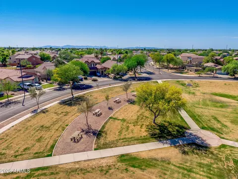 View/Area - 4097 E Wagon Cir, Gilbert, AZ 85297 photo 5 of 9