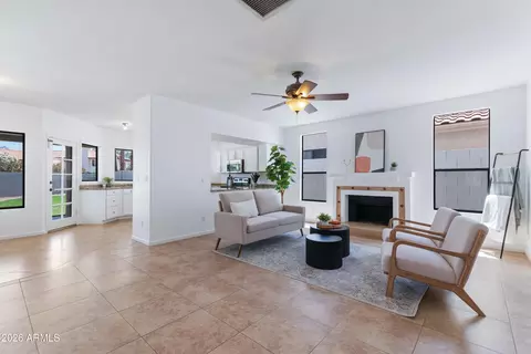 1031 S Capistrano Dr, Gilbert, AZ 85233 photo 2