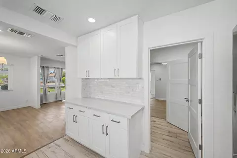Entry Way - 532 E Cheery Lynn Rd, Phoenix, AZ 85012 photo 1 of 1