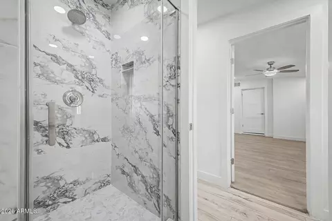 Bath - 532 E Cheery Lynn Rd, Phoenix, AZ 85012 photo 5 of 7