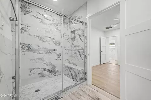 Bath - 532 E Cheery Lynn Rd, Phoenix, AZ 85012 photo 6 of 7