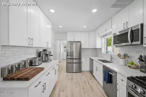 Kitchen - 532 E Cheery Lynn Rd, Phoenix, AZ 85012 photo 2 of 2
