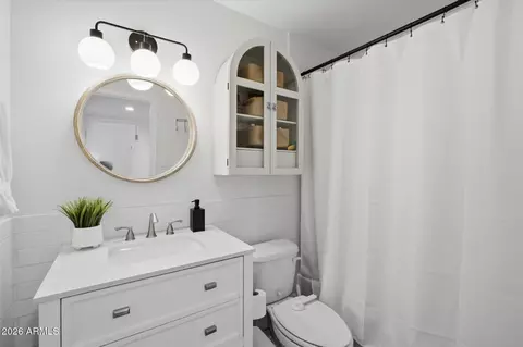 Bath - 133 E Alameda Dr, Tempe, AZ 85282 photo 2 of 3