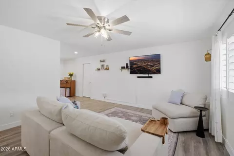 Living - 133 E Alameda Dr, Tempe, AZ 85282 photo 1 of 2