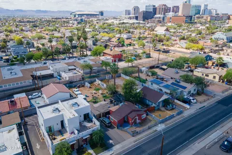 View/Area - 1025 E Roosevelt St, Phoenix, AZ 85006 photo 6 of 10