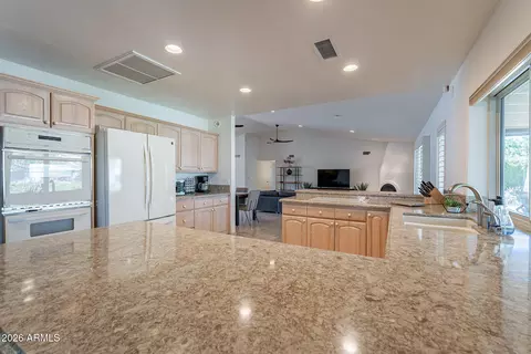 Kitchen - 4226 E North Ln, Phoenix, AZ 85028 photo 4 of 6