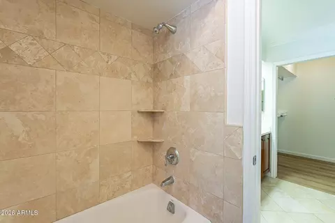 Bath - 4226 E North Ln, Phoenix, AZ 85028 photo 2 of 3