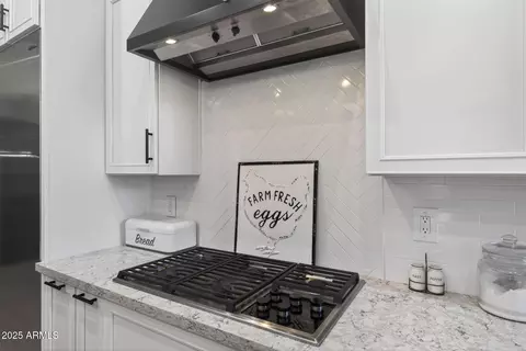 Kitchen - 377 E Clifton Ct, Gilbert, AZ 85295 photo 4 of 9