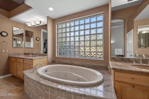 Bath - 377 E Clifton Ct, Gilbert, AZ 85295 photo 3 of 8