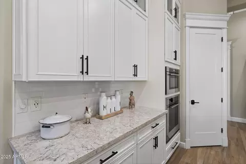 Kitchen - 377 E Clifton Ct, Gilbert, AZ 85295 photo 8 of 9