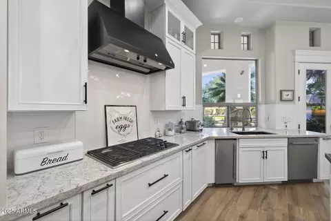Kitchen - 377 E Clifton Ct, Gilbert, AZ 85295 photo 9 of 9