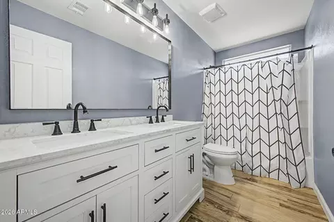 Bath - 7161 E Navarro Ave, Mesa, AZ 85209 photo 3 of 3