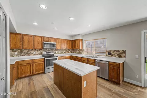 Kitchen - 7161 E Navarro Ave, Mesa, AZ 85209 photo 2 of 2