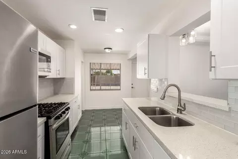 Kitchen - 5635 N 35th Dr, Phoenix, AZ 85019 photo 2 of 2