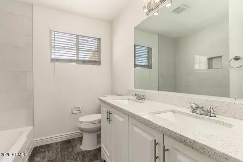 Bath - 5635 N 35th Dr, Phoenix, AZ 85019 photo 2 of 2