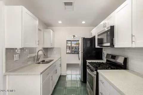 Kitchen - 5635 N 35th Dr, Phoenix, AZ 85019 photo 1 of 2