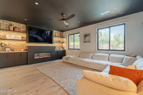 3852 E Comstock Dr, Gilbert, AZ 85296