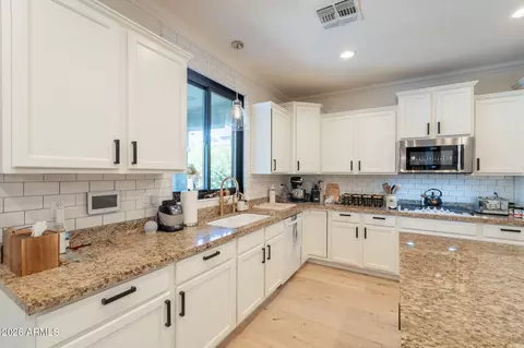 Kitchen - 3852 E Comstock Dr, Gilbert, AZ 85296 photo 3 of 4