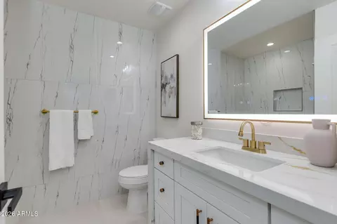 Bath - 2324 E Cortez St, Phoenix, AZ 85028 photo 2 of 3