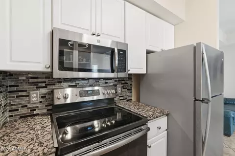 Kitchen - 1701 E Colter St #303, Phoenix, AZ 85016 photo 4 of 5