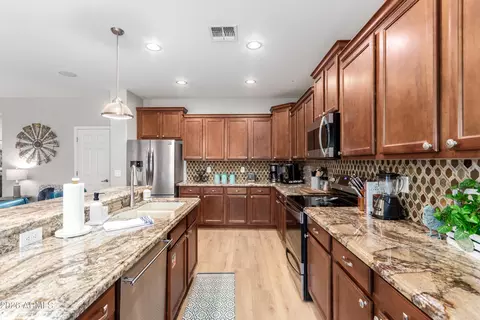 Kitchen - 2695 E Rakestraw Ln, Gilbert, AZ 85298 photo 6 of 6