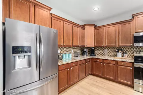Kitchen - 2695 E Rakestraw Ln, Gilbert, AZ 85298 photo 5 of 6