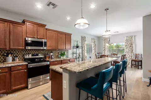 Kitchen - 2695 E Rakestraw Ln, Gilbert, AZ 85298 photo 4 of 6
