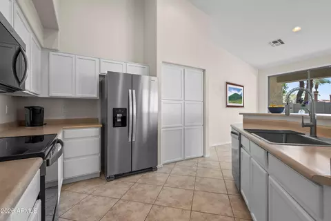 Kitchen - 1024 E Frye Rd #1105, Phoenix, AZ 85048 photo 1 of 3