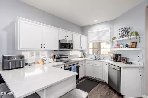 16922 S Cedarwood Ln, Phoenix, AZ 85048